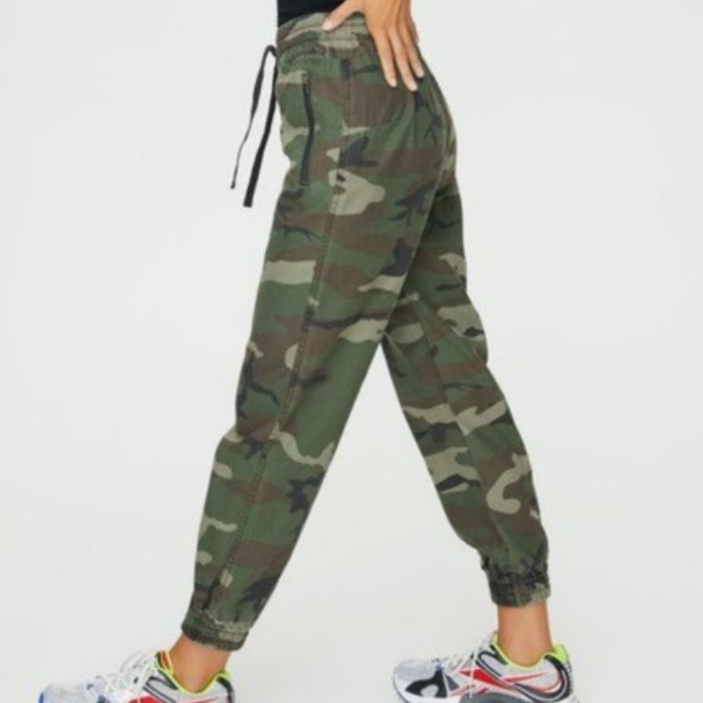 Artizia TNA Alix Pant - Light Green Camo